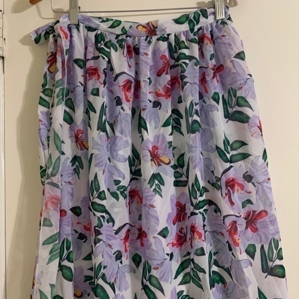 White Floral‎ Swim Coverup Size Medium - Picture 7 of 9